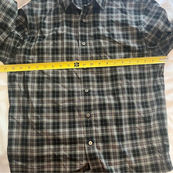 UNTUCKit Wrinkle Free Regular Fit Button Down Long Sleeve Black Green Plaid - Picture 11 of 11